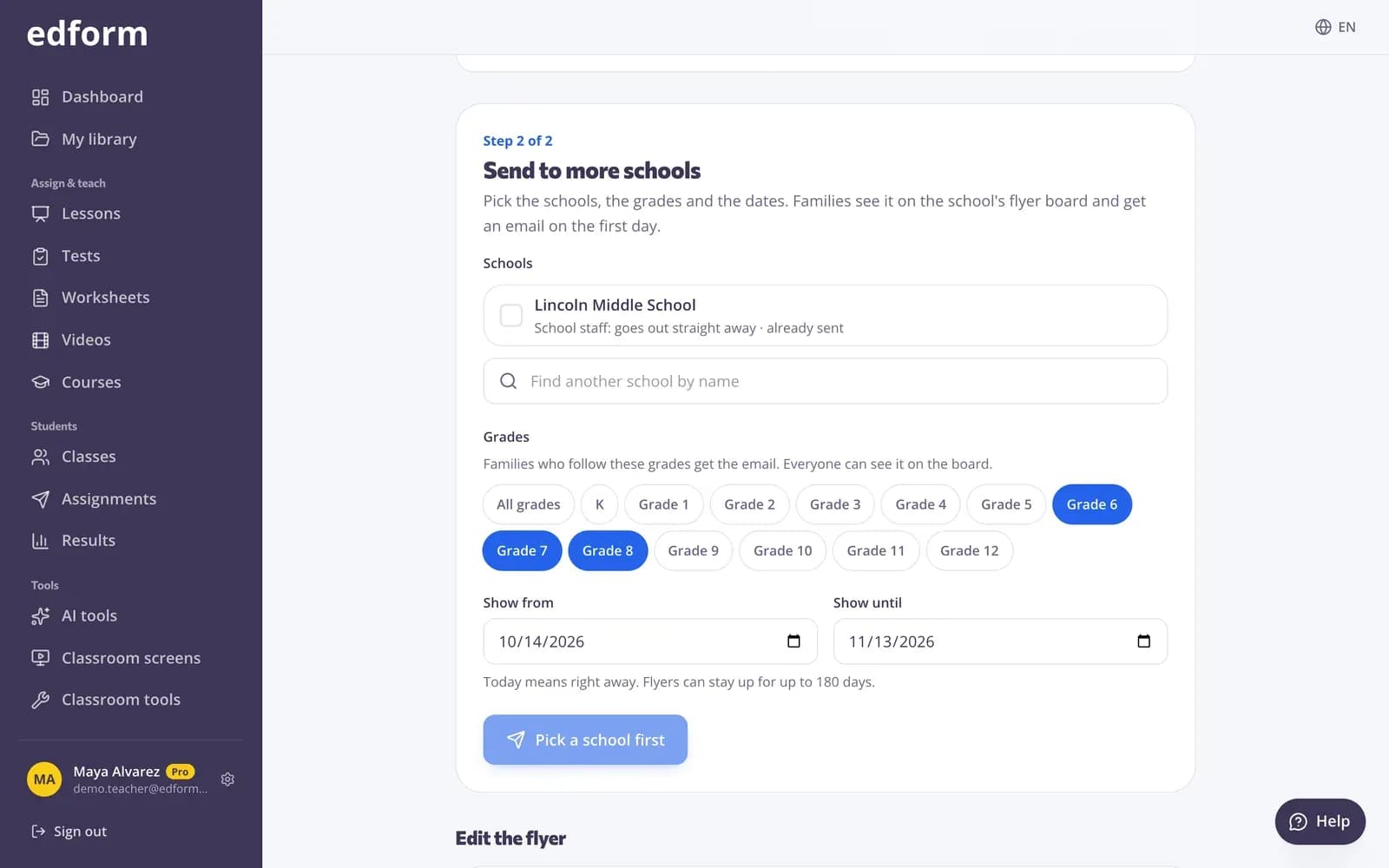 Enviar um folheto: escolher escolas, anos escolares e as datas em que aparece